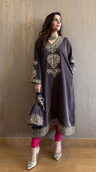 Kashmiri Phirans | Kashmiri outfits for women, Designs for dresses, Fashion  illustration dresses
